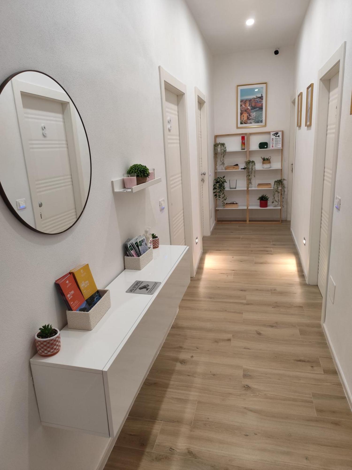 Center Rooms Специя Екстериор снимка